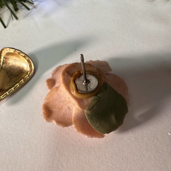 Mismatched Vintage Earrings: Clay Rose + Pink/Green Swirl Teardrop Earrings - Picture 14 of 14